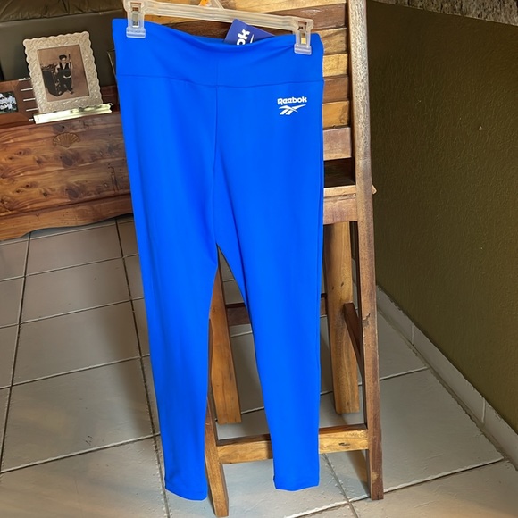 Ladies Reebok Running Outfit - Picture 3 of 7